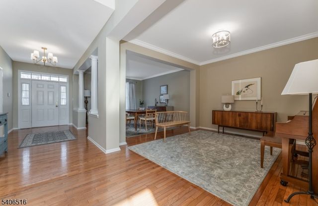 14 Pony Ln, Raritan Twp., NJ 08822