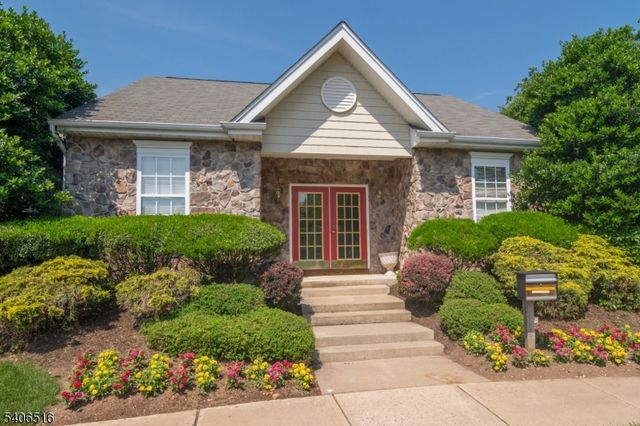 14 Pony Ln, Raritan Twp., NJ 08822