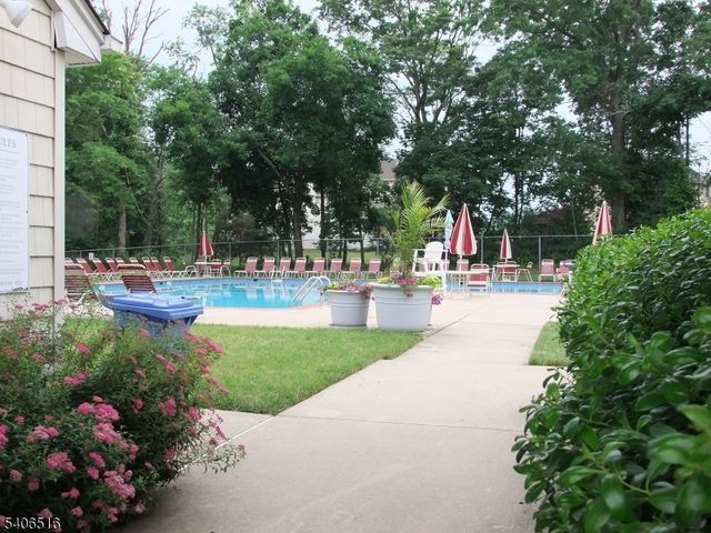 14 Pony Ln, Raritan Twp., NJ 08822