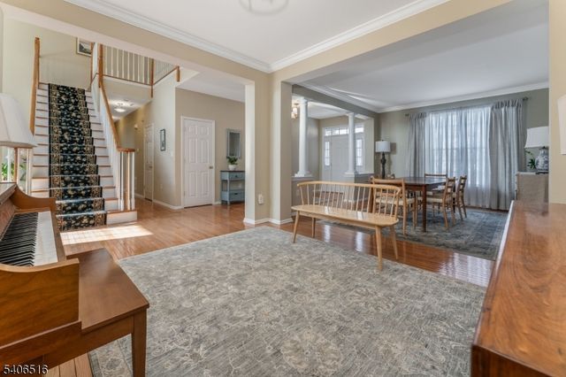 14 Pony Ln, Raritan Twp., NJ 08822