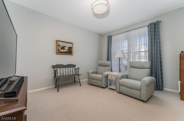 14 Pony Ln, Raritan Twp., NJ 08822