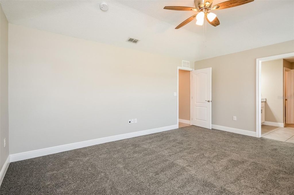 Image 9 of property listing at 429 BROOKFIELD DRIVE, Kissimmee, FL 34758