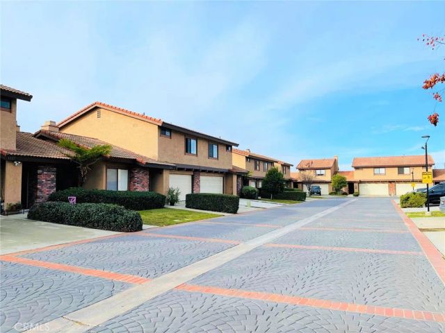 1061 N Glendora Avenue, Covina, CA 91724
