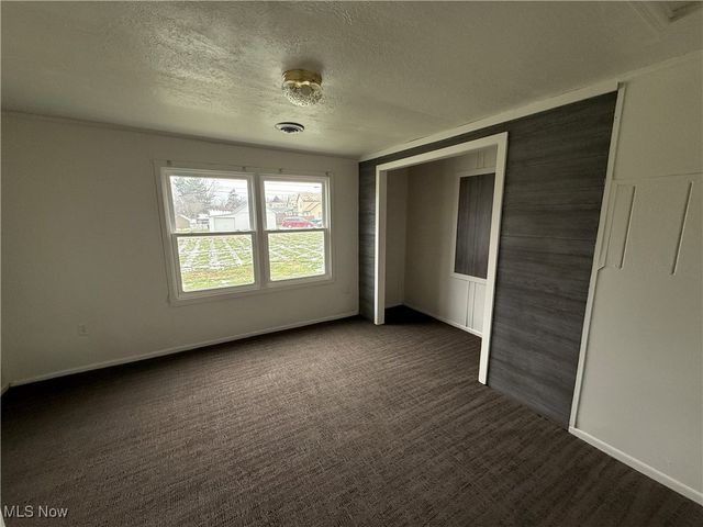 604 Crider Avenue NE, New Philadelphia, OH 44663