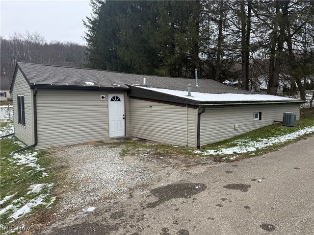 604 Crider Avenue NE, New Philadelphia, OH 44663