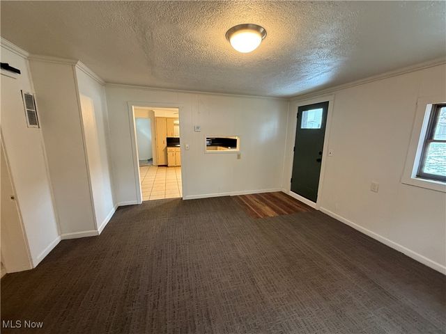 604 Crider Avenue NE, New Philadelphia, OH 44663