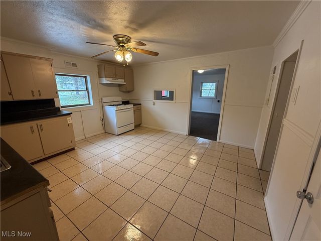 604 Crider Avenue NE, New Philadelphia, OH 44663