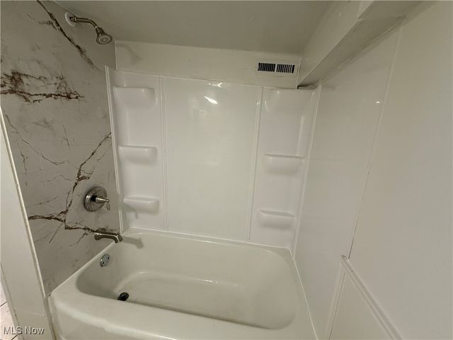 604 Crider Avenue NE, New Philadelphia, OH 44663