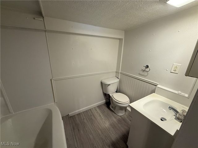 604 Crider Avenue NE, New Philadelphia, OH 44663