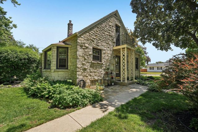 4630 W Cleveland AVENUE, Milwaukee, WI 53219