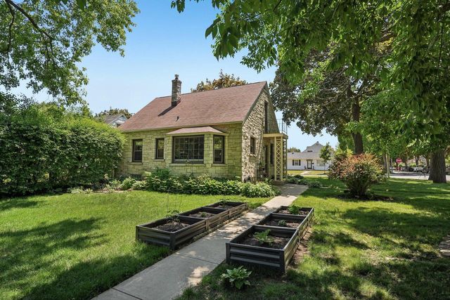 4630 W Cleveland AVENUE, Milwaukee, WI 53219