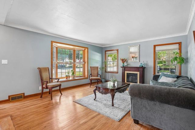 4630 W Cleveland AVENUE, Milwaukee, WI 53219
