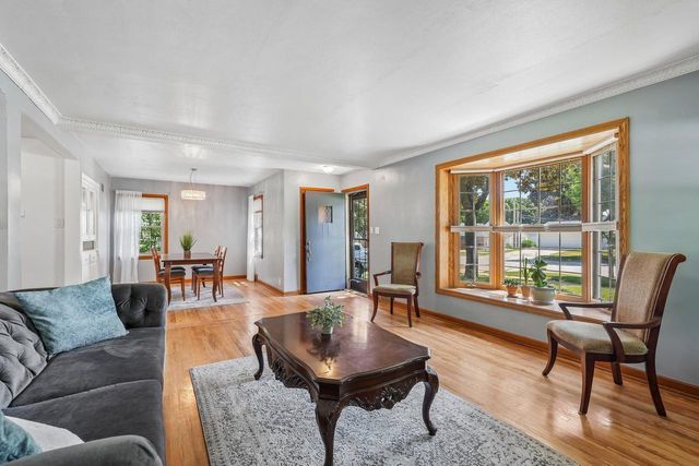 4630 W Cleveland AVENUE, Milwaukee, WI 53219