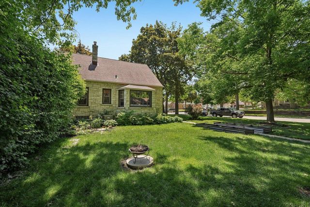4630 W Cleveland AVENUE, Milwaukee, WI 53219