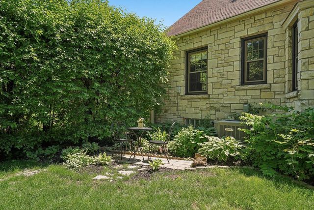 4630 W Cleveland AVENUE, Milwaukee, WI 53219