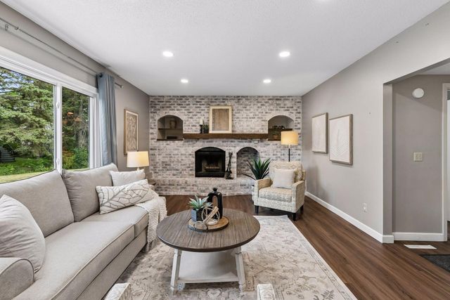 14945 Dundee Avenue, Apple Valley, MN 55124