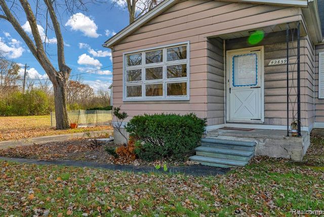 42859 Palmer Road, Canton, MI 48188