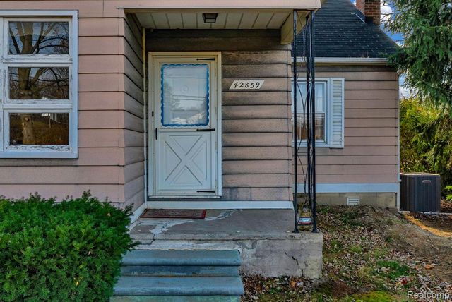 42859 Palmer Road, Canton, MI 48188