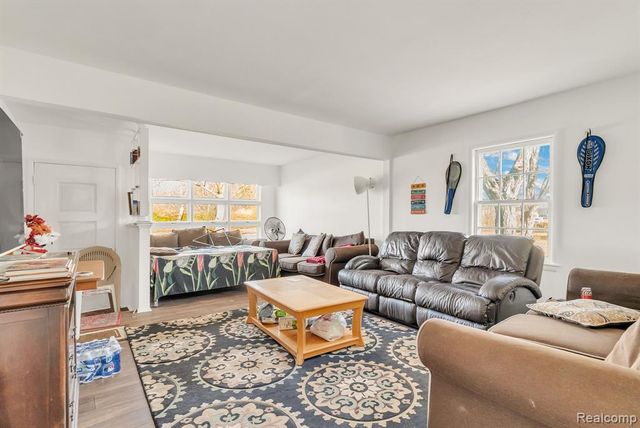 42859 Palmer Road, Canton, MI 48188