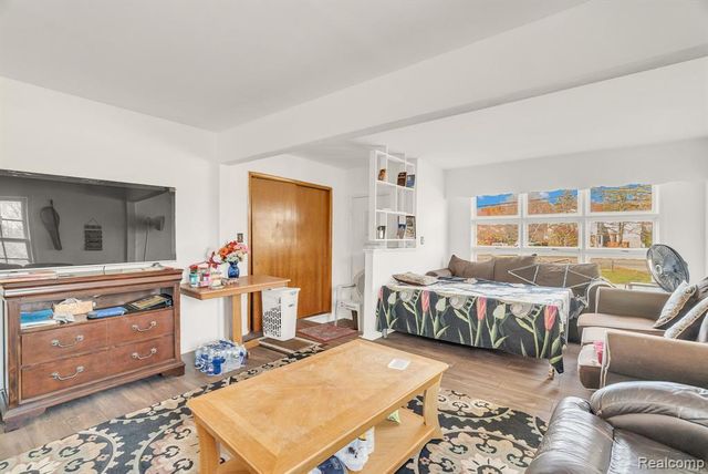 42859 Palmer Road, Canton, MI 48188