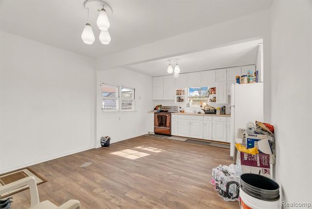 42859 Palmer Road, Canton, MI 48188