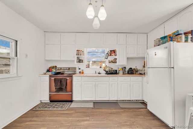 42859 Palmer Road, Canton, MI 48188