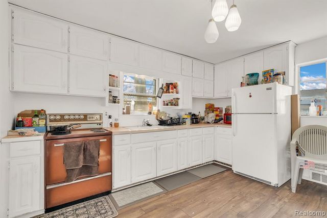 42859 Palmer Road, Canton, MI 48188