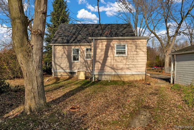 42859 Palmer Road, Canton, MI 48188