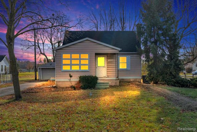 42859 Palmer Road, Canton, MI 48188