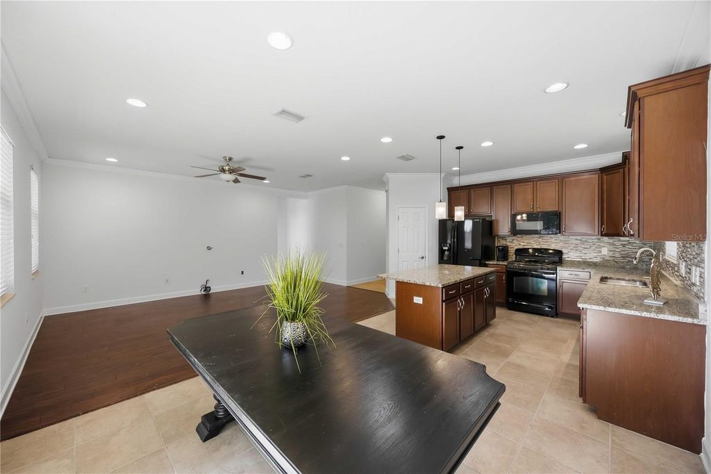 Image 15 of property listing at 5711 ARBOR WOOD COURT, Bradenton, FL 34203