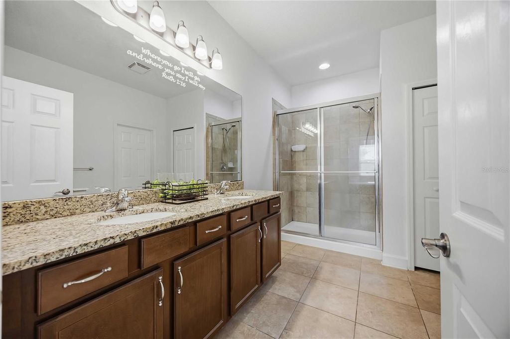 Image 27 of property listing at 5711 ARBOR WOOD COURT, Bradenton, FL 34203