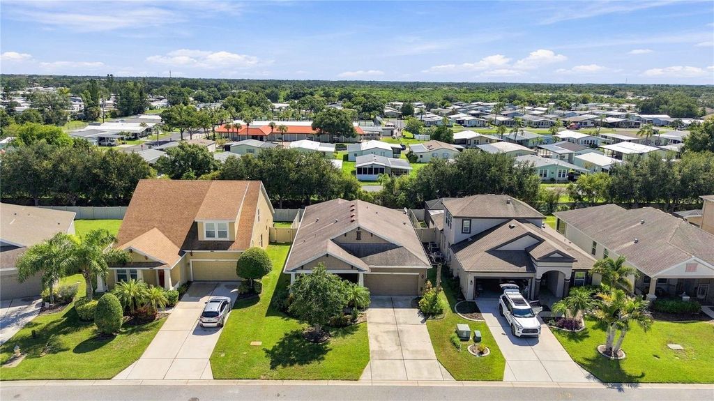 Image 4 of property listing at 5711 ARBOR WOOD COURT, Bradenton, FL 34203