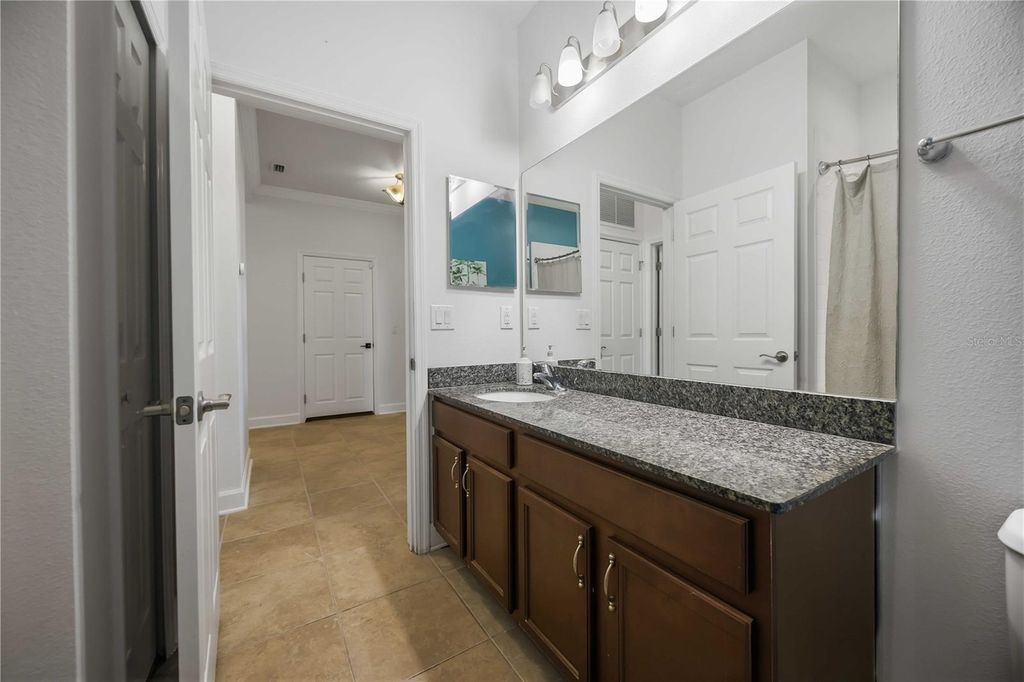 Image 36 of property listing at 5711 ARBOR WOOD COURT, Bradenton, FL 34203