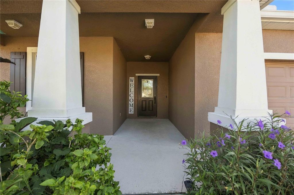 Image 7 of property listing at 5711 ARBOR WOOD COURT, Bradenton, FL 34203