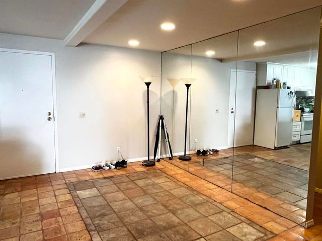 8332 Regents Rd 1F, San Diego, CA 92122