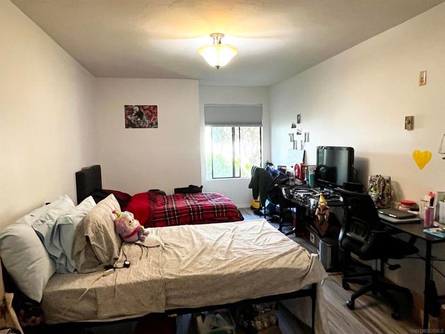 8332 Regents Rd 1F, San Diego, CA 92122