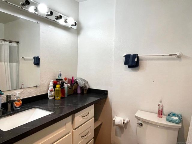 8332 Regents Rd 1F, San Diego, CA 92122