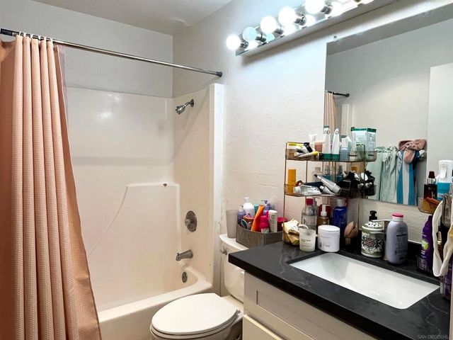 8332 Regents Rd 1F, San Diego, CA 92122