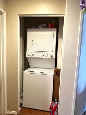 8332 Regents Rd 1F, San Diego, CA 92122