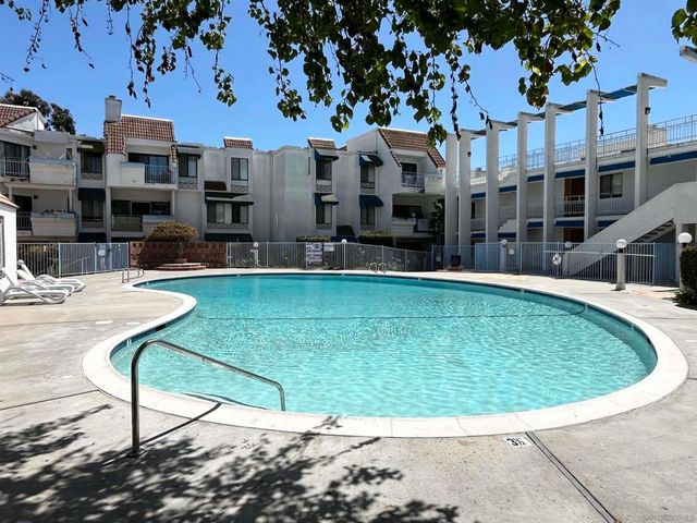 8332 Regents Rd 1F, San Diego, CA 92122