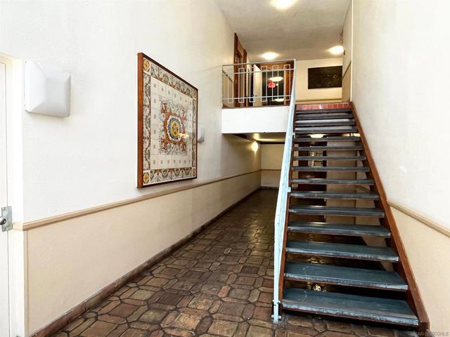 8332 Regents Rd 1F, San Diego, CA 92122