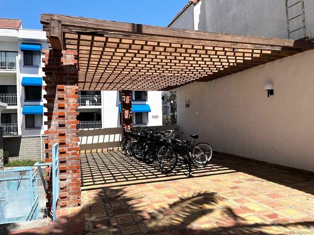 8332 Regents Rd 1F, San Diego, CA 92122