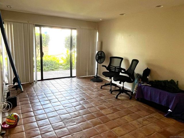 8332 Regents Rd 1F, San Diego, CA 92122