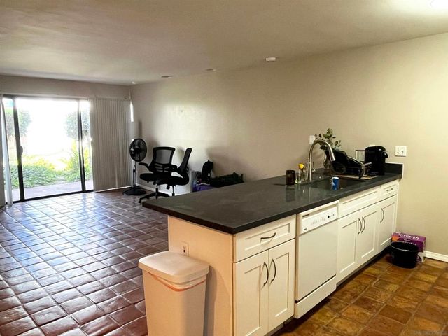 8332 Regents Rd 1F, San Diego, CA 92122