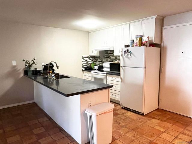 8332 Regents Rd 1F, San Diego, CA 92122