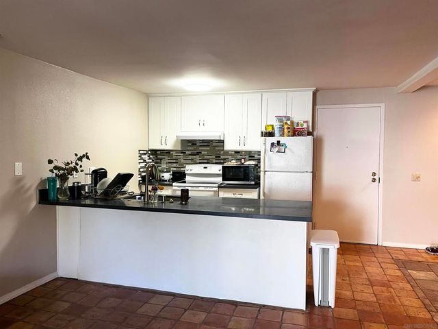 8332 Regents Rd 1F, San Diego, CA 92122