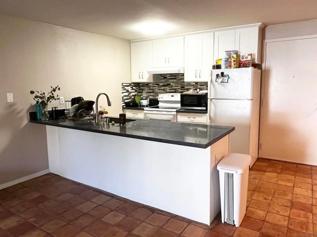 8332 Regents Rd 1F, San Diego, CA 92122