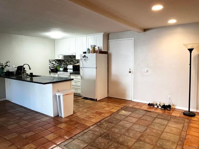 8332 Regents Rd 1F, San Diego, CA 92122