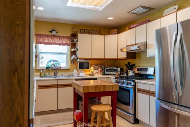 10325 Brookshire, Downey, CA 90241