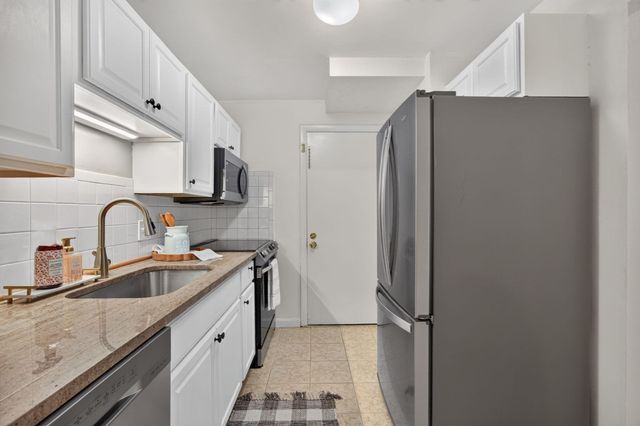 800 Governors Dr 6, Winthrop, MA 02152